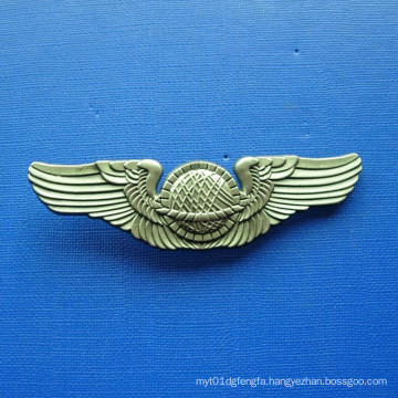 Antique Gold Plated Zinc Alloy Badge (GZHY-BADGE-018)